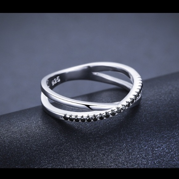 One size 6!!!Sterling silver  black spinel ring - Picture 3 of 3